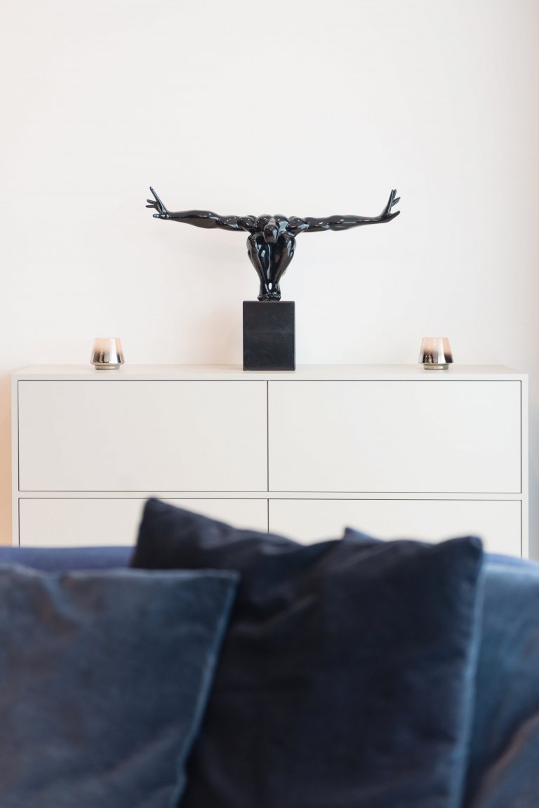 REALIZACE NÁVRHU INTERIÉRU BYTU PRO MLADÉHO MUŽE V BRATISLAVĚ.

Realizace&nbsp;interiéru bytu&nbsp;pro mladého muže.&nbsp;V interiéru převládá kombinace…