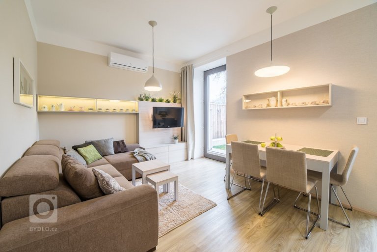 add picture to album