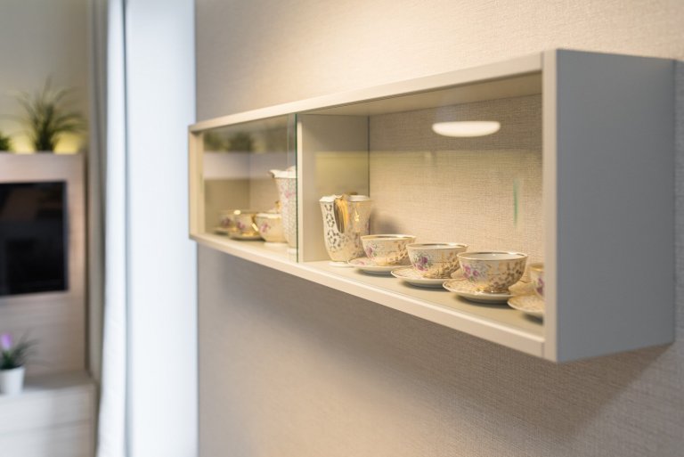 Obývací pokoj se zahrádkou pro starší manžele, kteří si pořídili pohodlné bydlení na léta zaslouženého odpočinku. Jejich přáním byla střídmost a jednoduchost.…