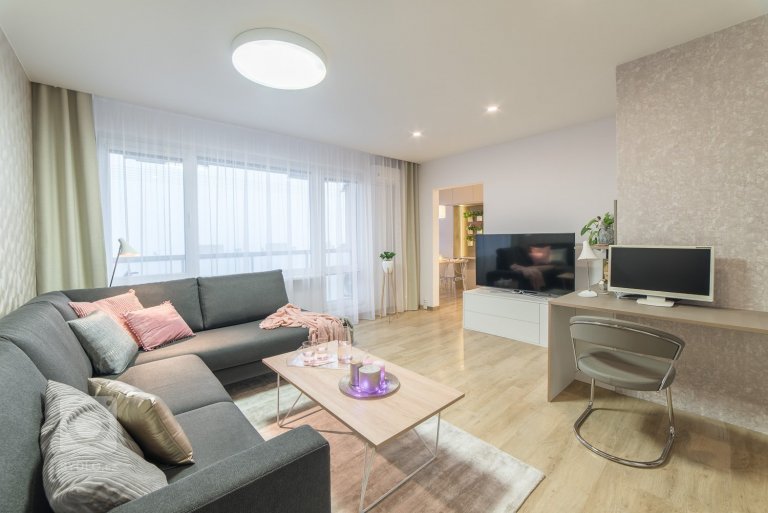 add picture to album