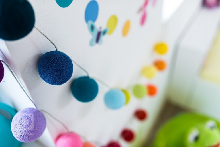 Prostorný slunný pokojíček je orientován na jih a je určen pro dvě holky &ndash; dvojčata.&nbsp; Podkroví nabízí dostatek místa pro hry i úložné prostory.…