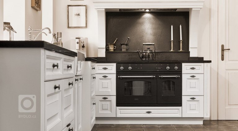 Bílá kuchyň jako záruka čistoty a elegance
