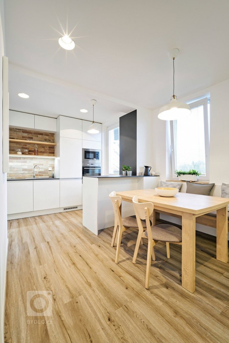 Bílá kuchyň jako záruka čistoty a elegance