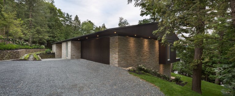 Bungalov ze dřeva a kamene