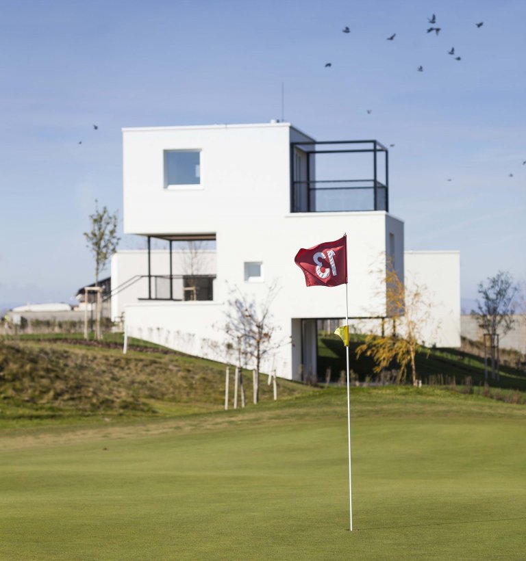 Bydlení uprostřed golfového hřiště