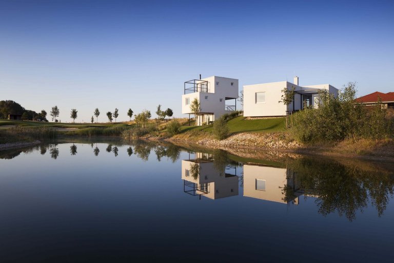 Bydlení uprostřed golfového hřiště