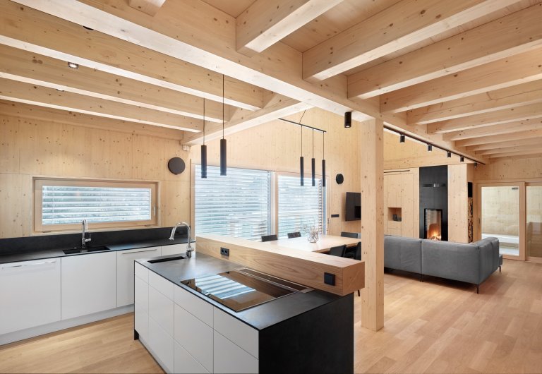 Chata ze smrkových CLT panelů