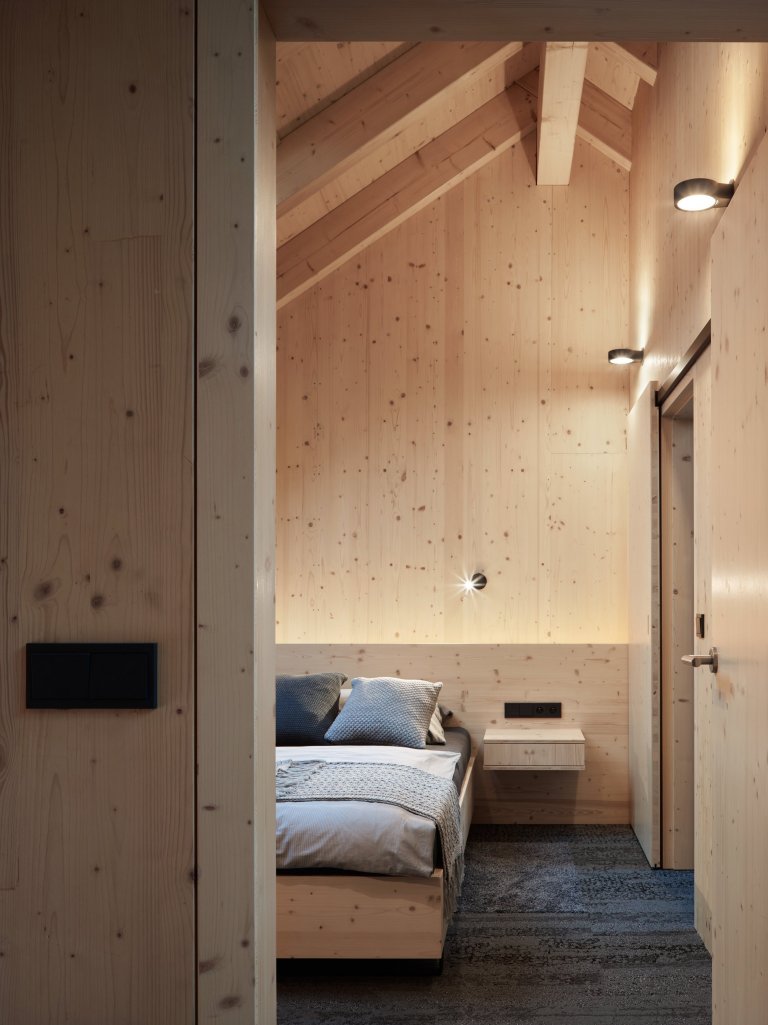 Chata ze smrkových CLT panelů