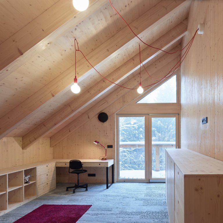 Chata ze smrkových CLT panelů