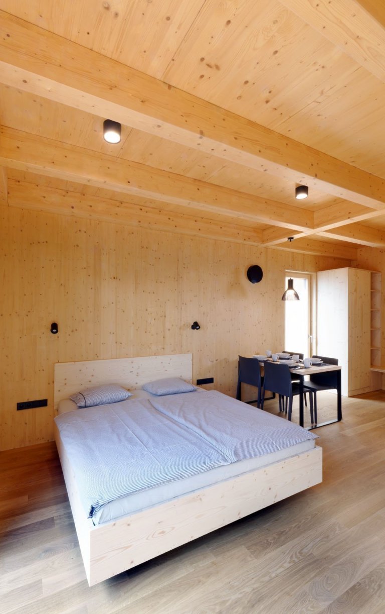 Chata ze smrkových CLT panelů