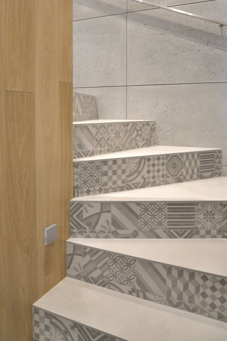 Dialog dřeva s betonem