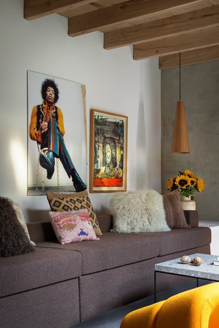 Dům, kde se ocel mísí se zelení