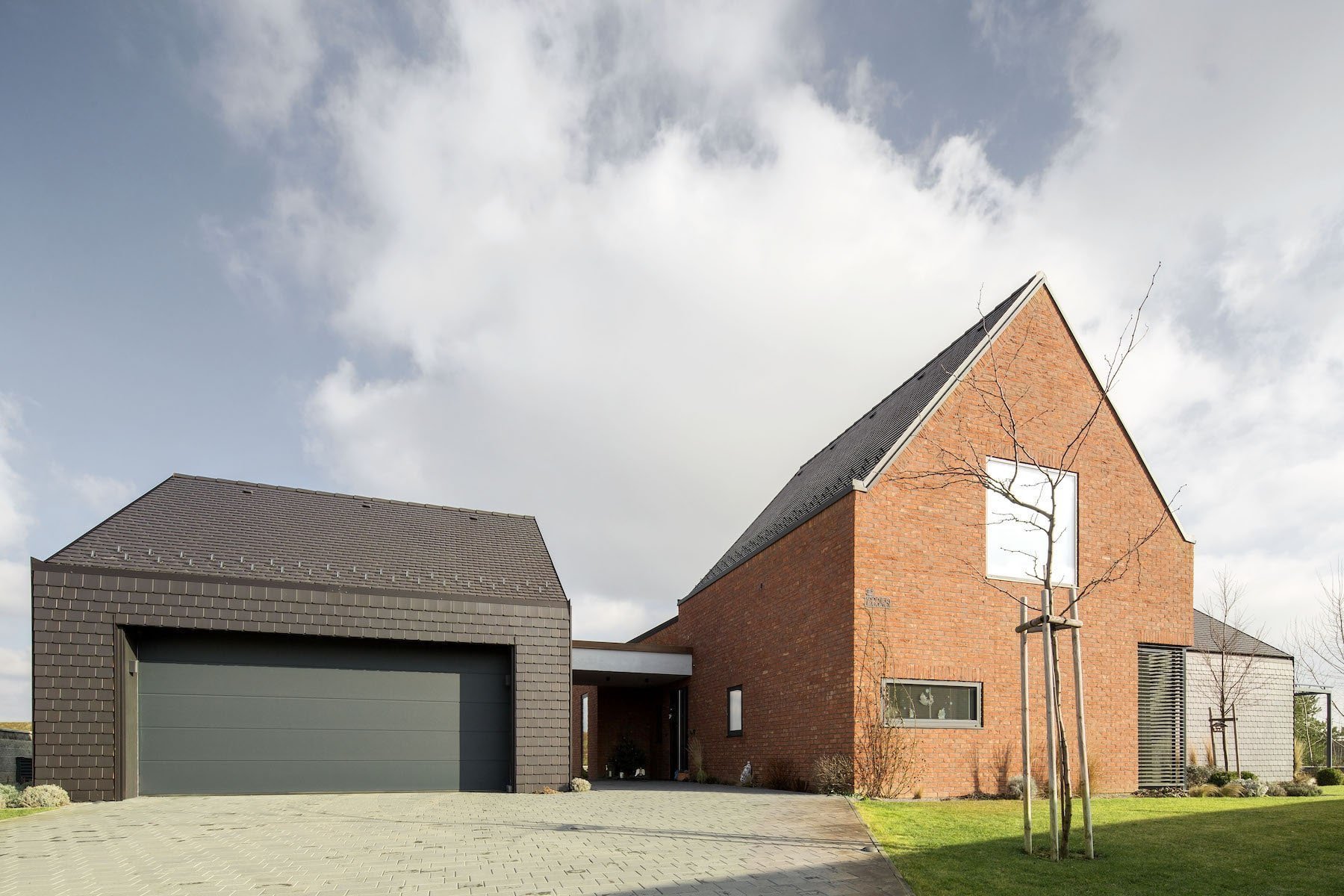 Dům složený ze čtyř celků