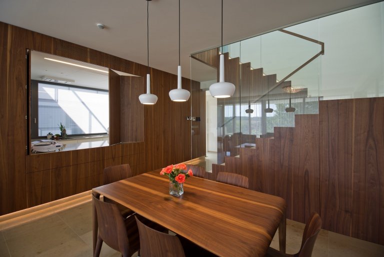 Funkcionalistická vila na skále