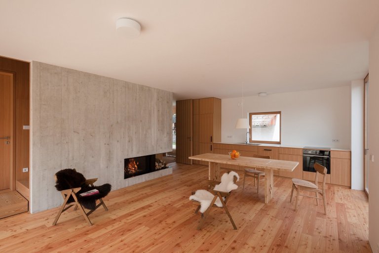 V jednoduchosti je krása – moderní dům v chráněné oblasti