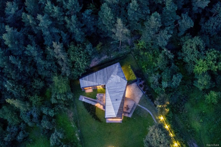 Nádherná vila ukrytá v lesích