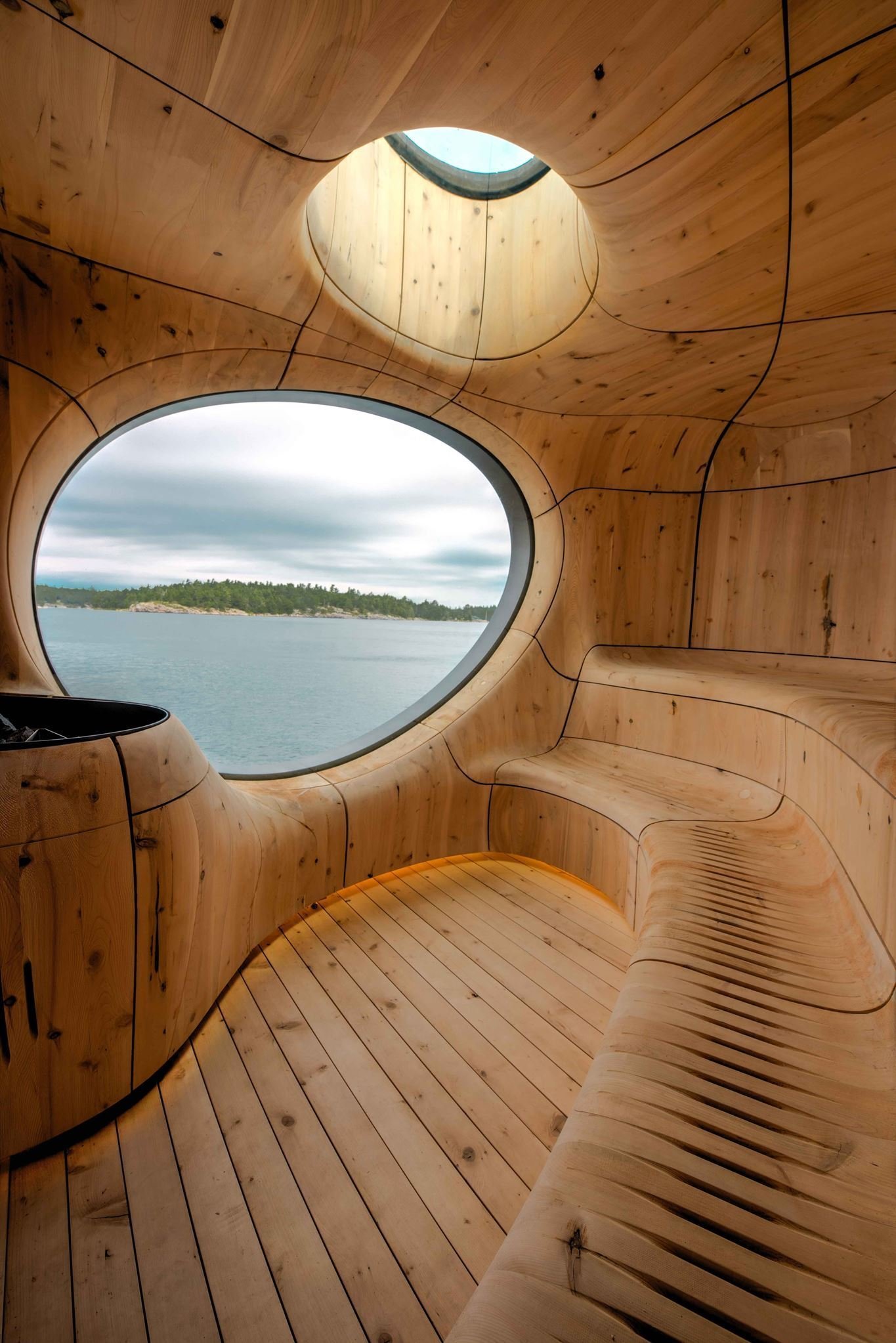Netradiční sauna s výhledem na jezero