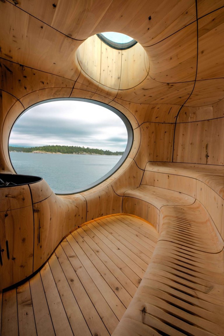 Netradiční sauna s výhledem na jezero
