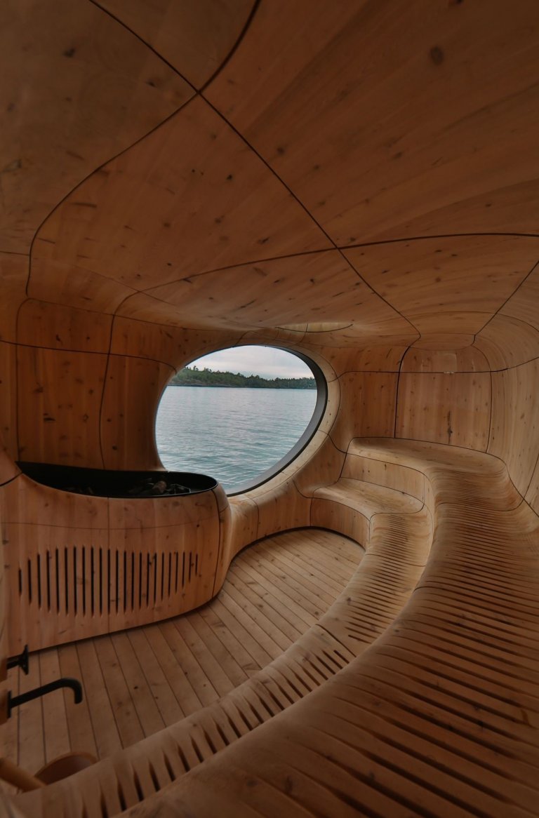 Netradiční sauna s výhledem na jezero