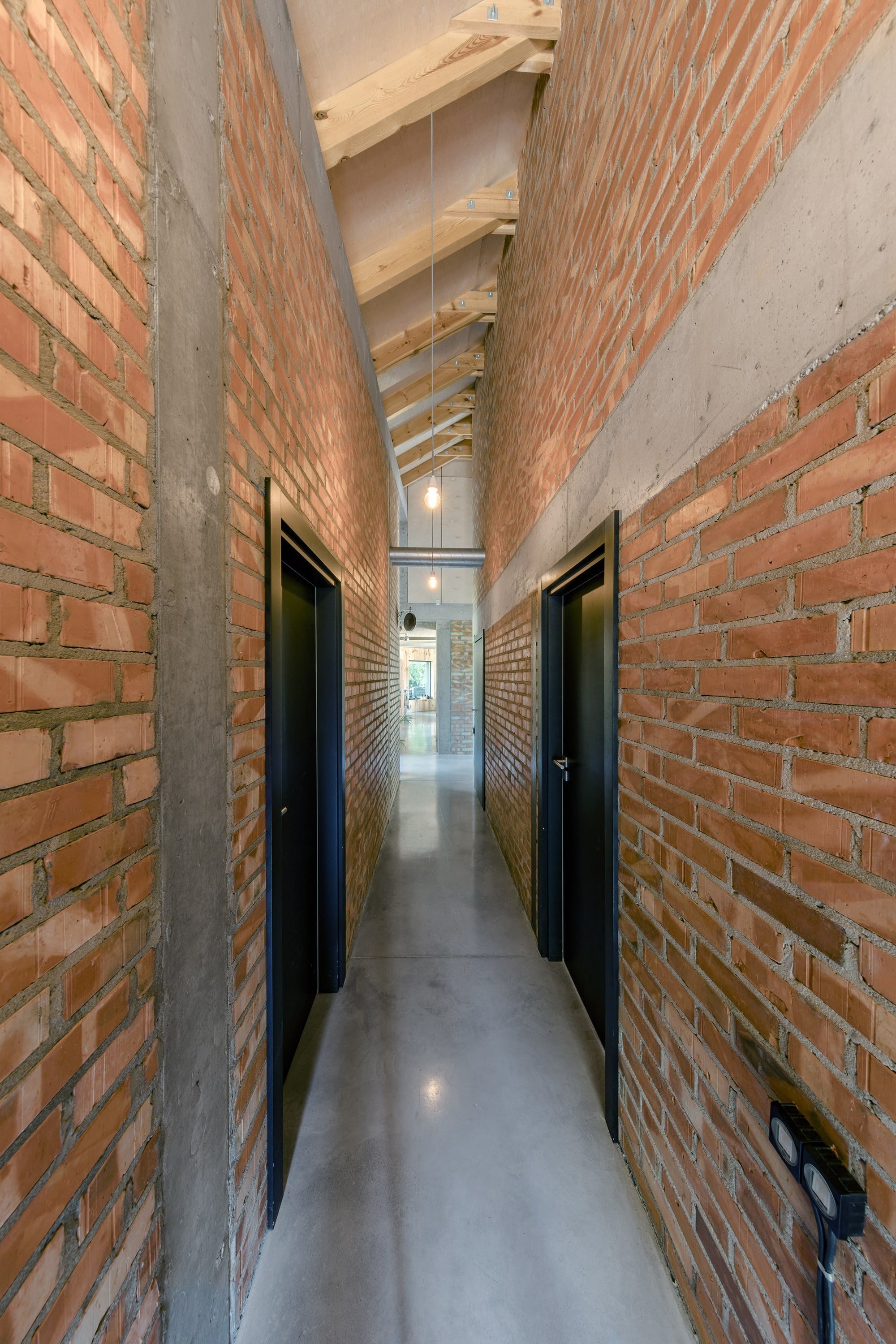 Originální dům s dřevěnou fasádou