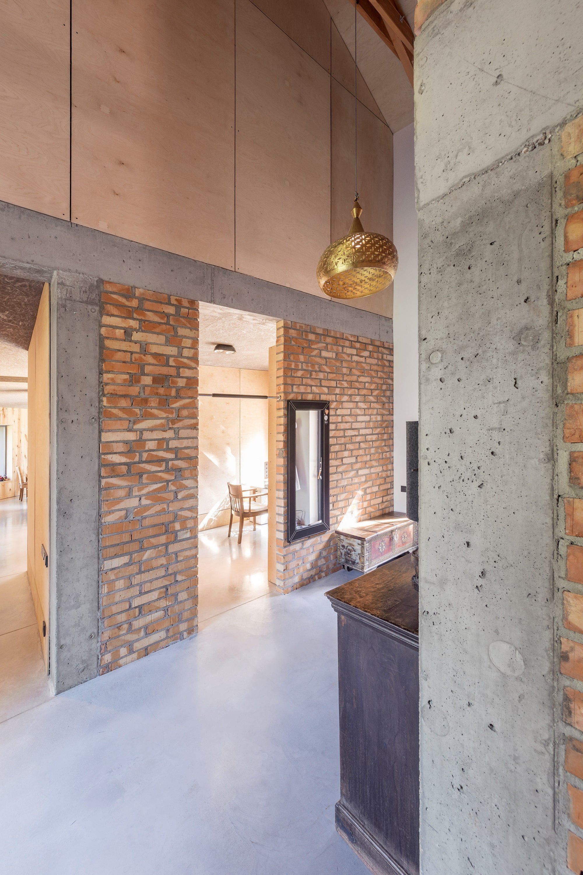 Originální dům s dřevěnou fasádou