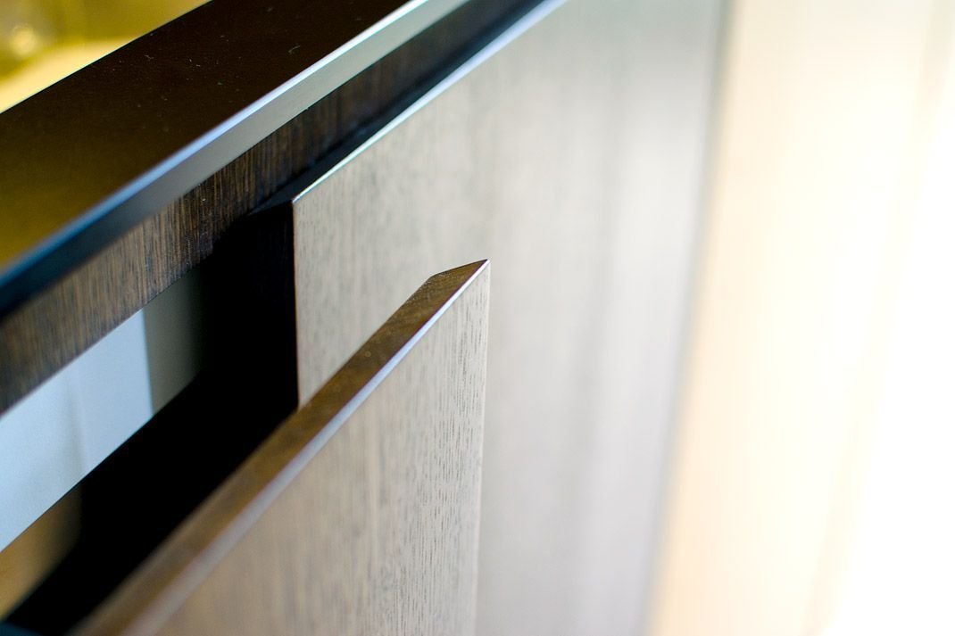 Proměna bytu? Černá mozaika i kuchyň bez horních skříněk