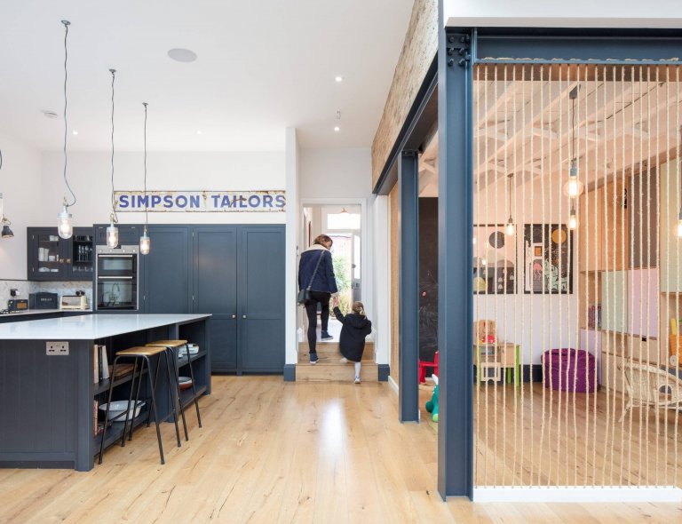 Rodinný dům plný barev