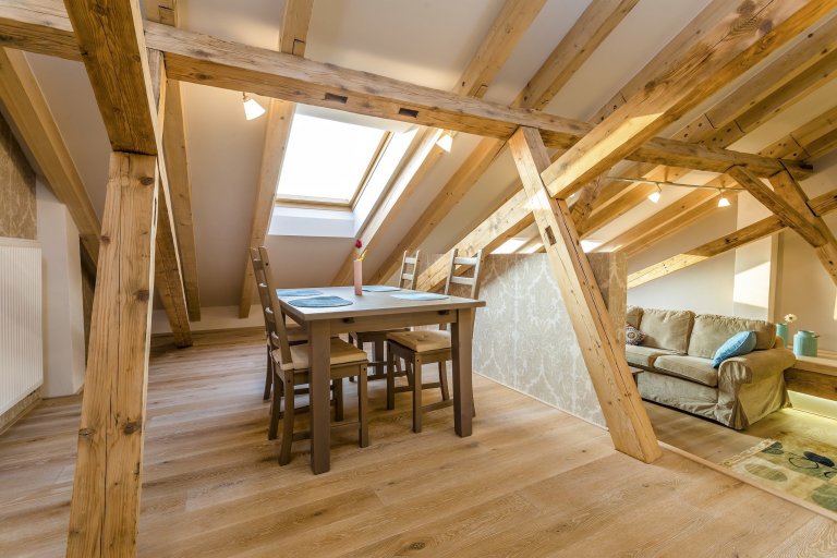 Ze staré půdy vzniklo luxusní bydlení pod hvězdami