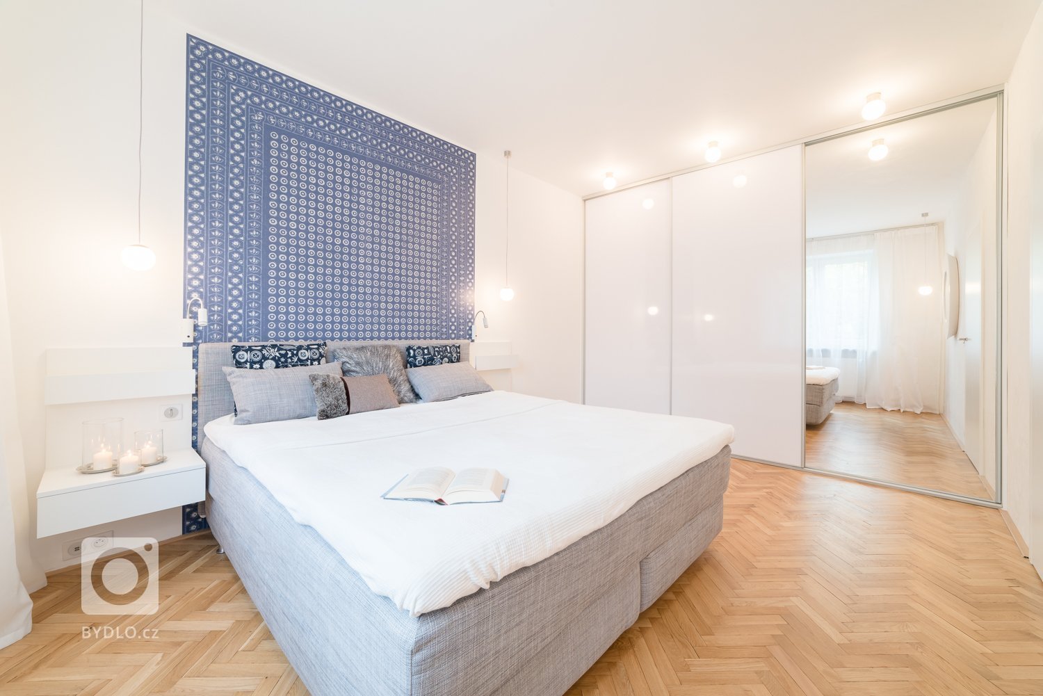 Čerství majitelé třípokojového bytu se dvěma lodžiemi a malým balkonem měli od začátku jasno v tom, že chtějí mít bydlení ve skandinávském stylu. Jenže původně…