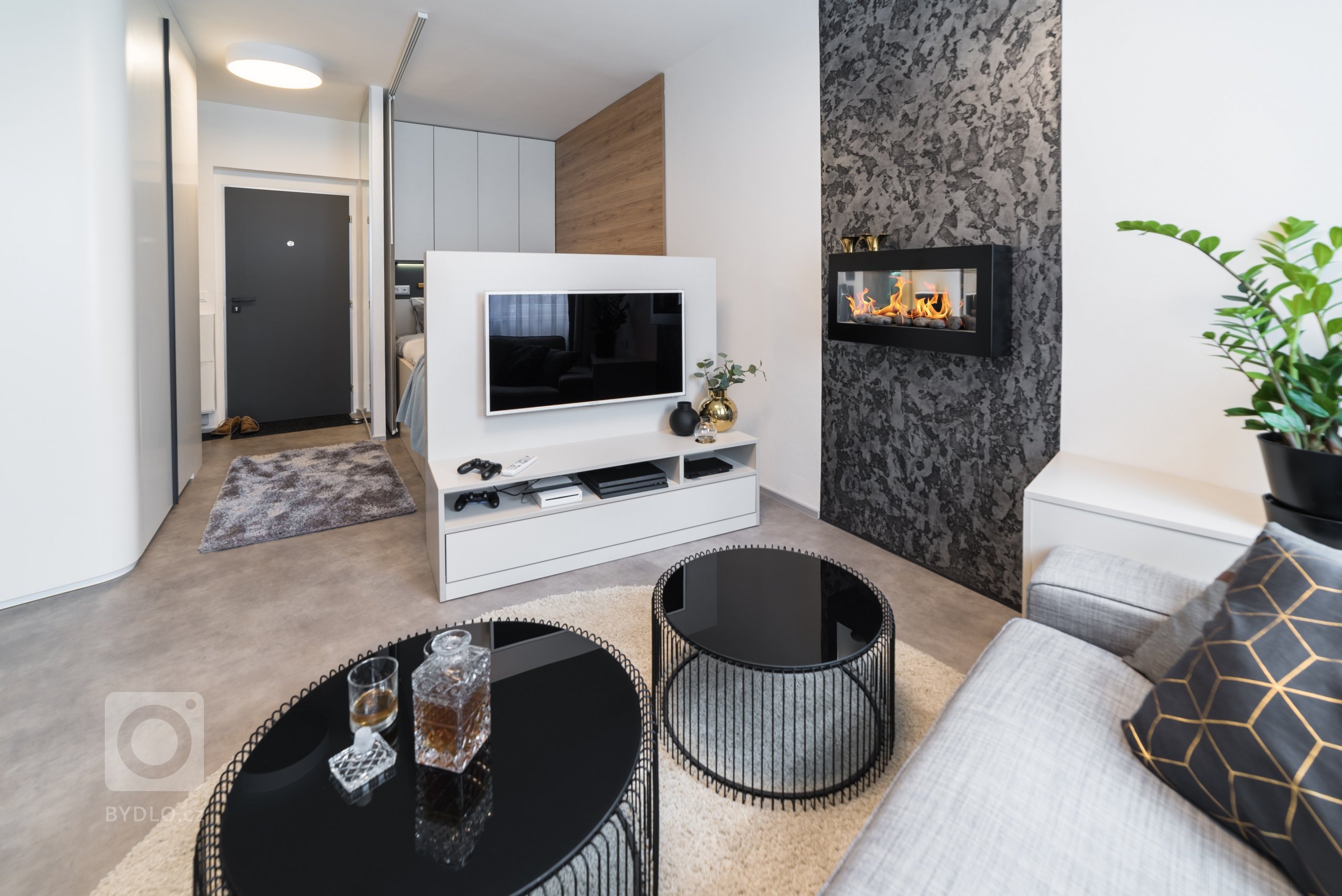 Většina developerů, kterí staví a prodávají malometrážní byty,&nbsp;moc neuvažuje o běžném životě v nich. Proto vznikají dispozice, které jsou pro plynulý…