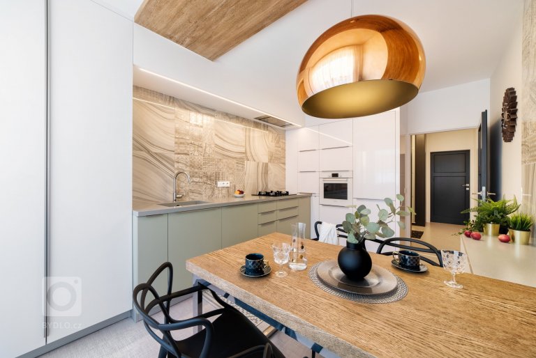 add picture to album