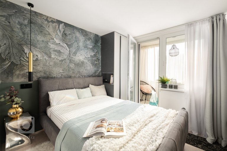 add picture to album