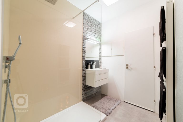 add picture to album