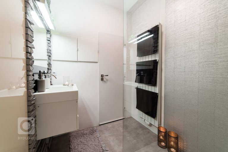 add picture to album