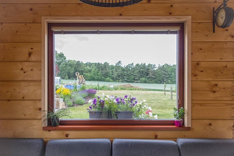 Moderní poloroubenka ze smrku.

Jedná se o poloroubenku ze smrkových vysušených hranolů pro mladou rodinu.&nbsp;Tento dům splňuje požadavky na trvalé bydlení…