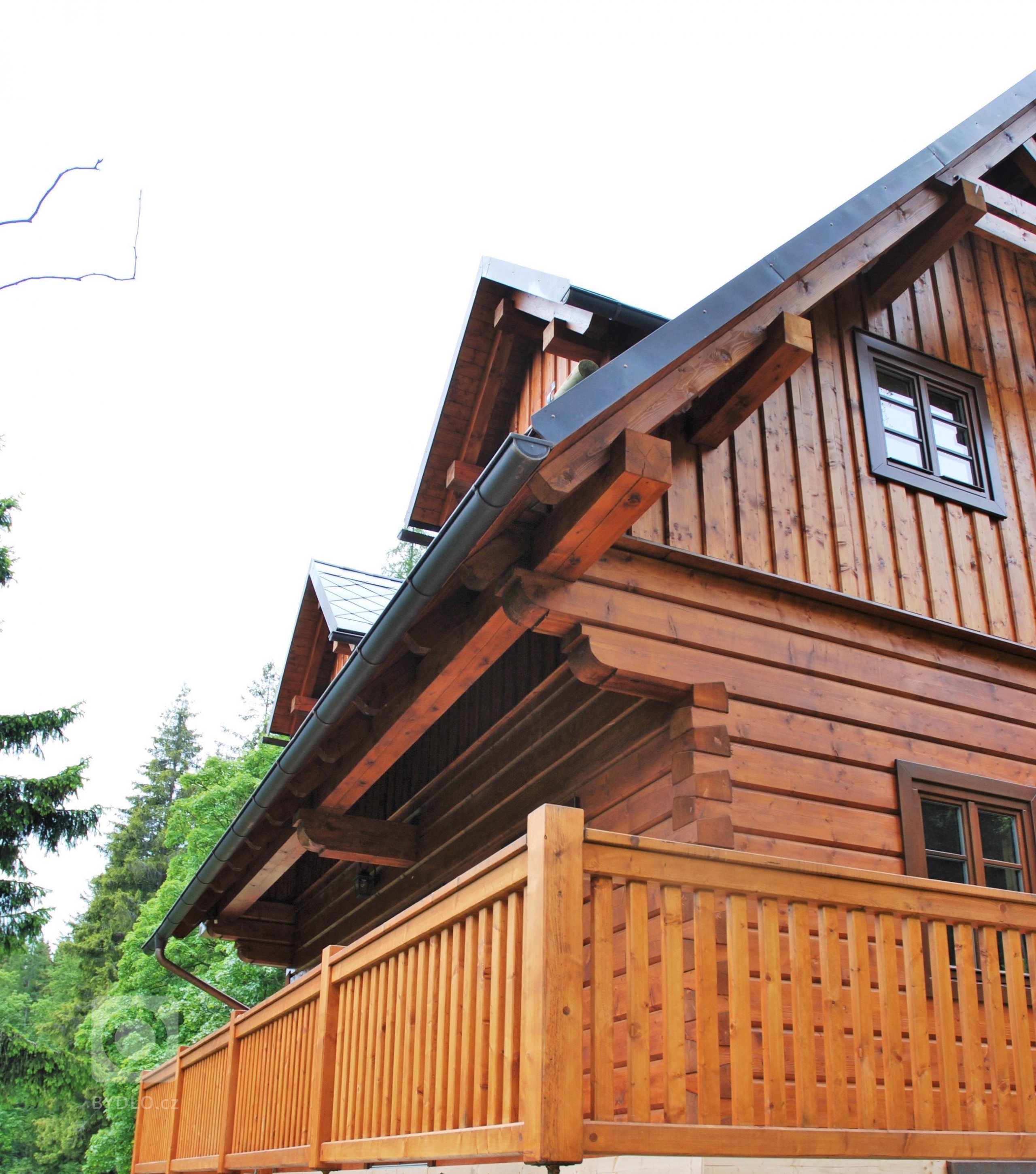 Jedná se o roubenku&nbsp;postavenou v tradičním stylu ze smrkových hranolů určenou k rekreaci nebo trvalému bydlení čtyřčlenné rodiny.&nbsp;Více informací o…