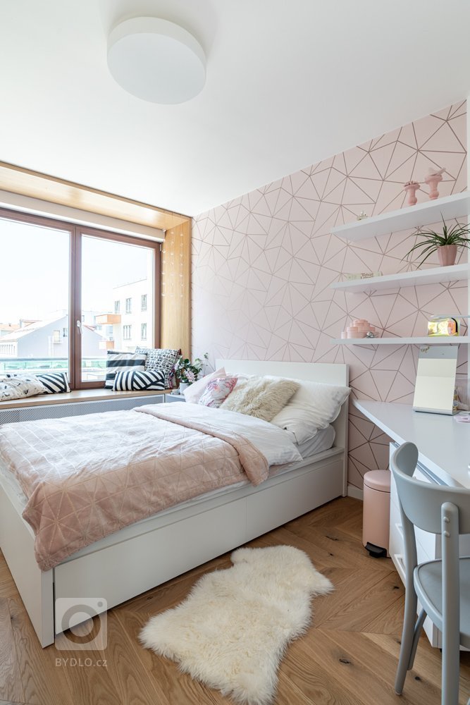 Jedná se o interiér bytu v novostavbě bytového domu s od začátku pevně danou dispozicí. Drobná úprava dispozice nastala v případě koupelny náležící k hlavní…