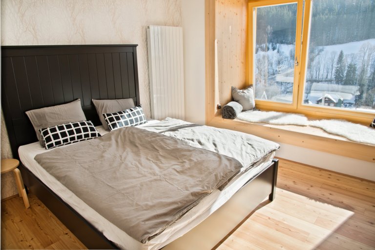 Zadání znělo jasně - účelně zařídit nově vybudovaný apartmán, který je primárně určen ke krátkodobému pronájmu a v průběhu roku slouží k rekreaci i jeho…