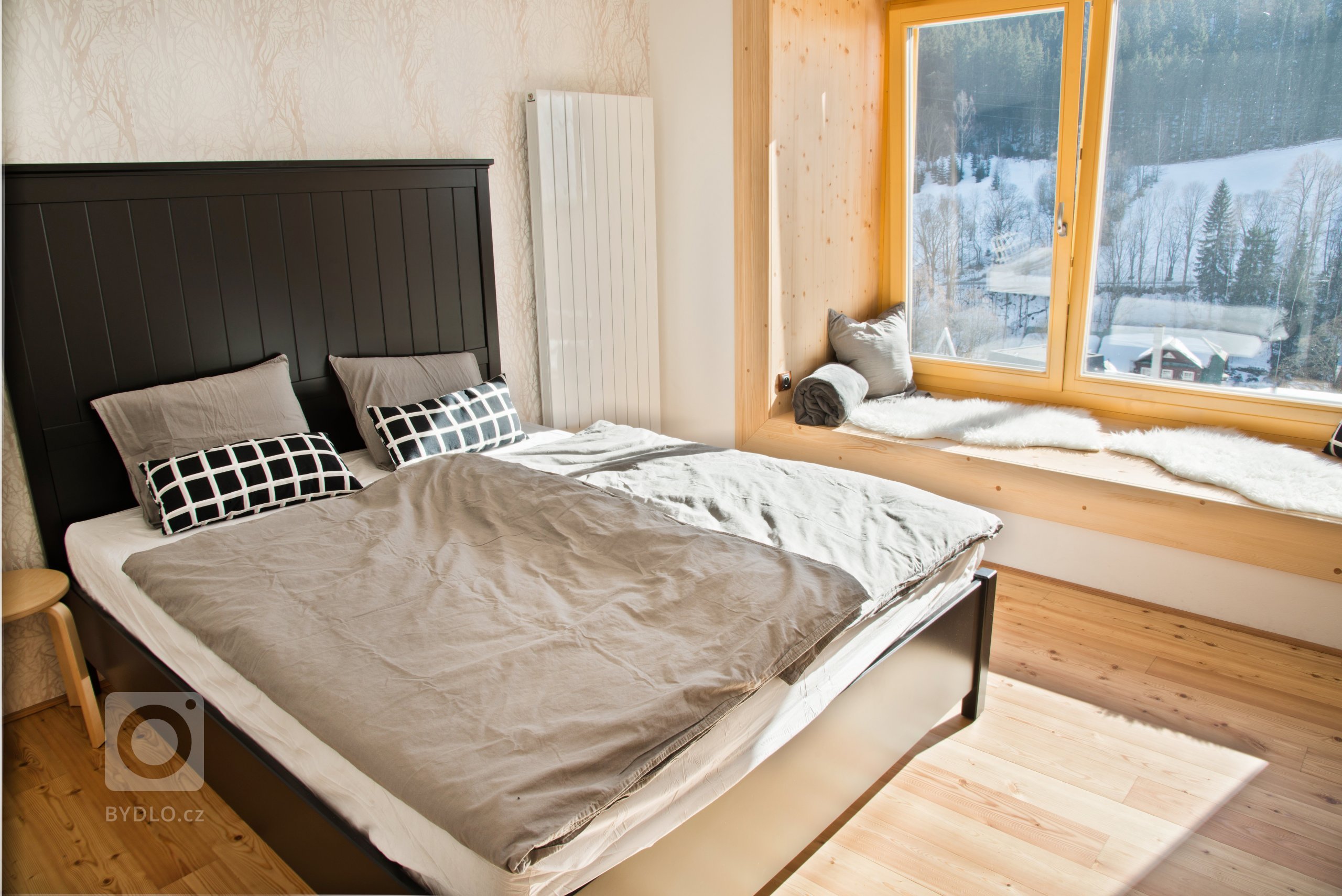 Zadání znělo jasně - účelně zařídit nově vybudovaný apartmán, který je primárně určen ke krátkodobému pronájmu a v průběhu roku slouží k rekreaci i jeho…