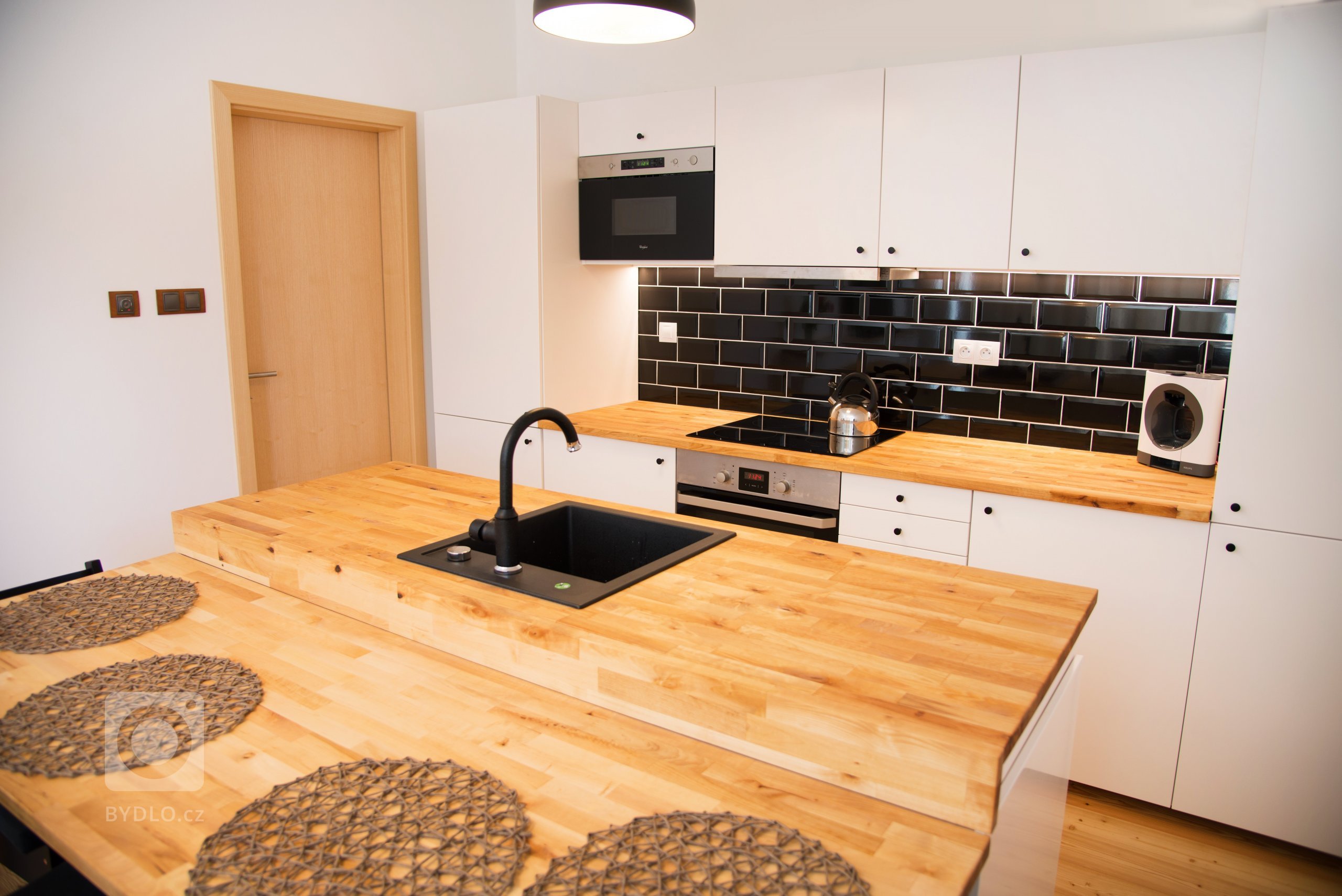 Zadání znělo jasně - účelně zařídit nově vybudovaný apartmán, který je primárně určen ke krátkodobému pronájmu a v průběhu roku slouží k rekreaci i jeho…