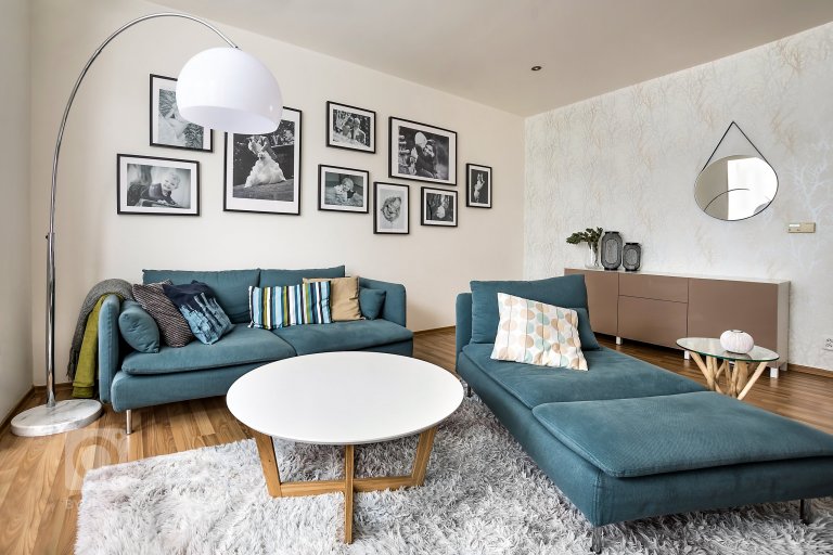 add picture to album