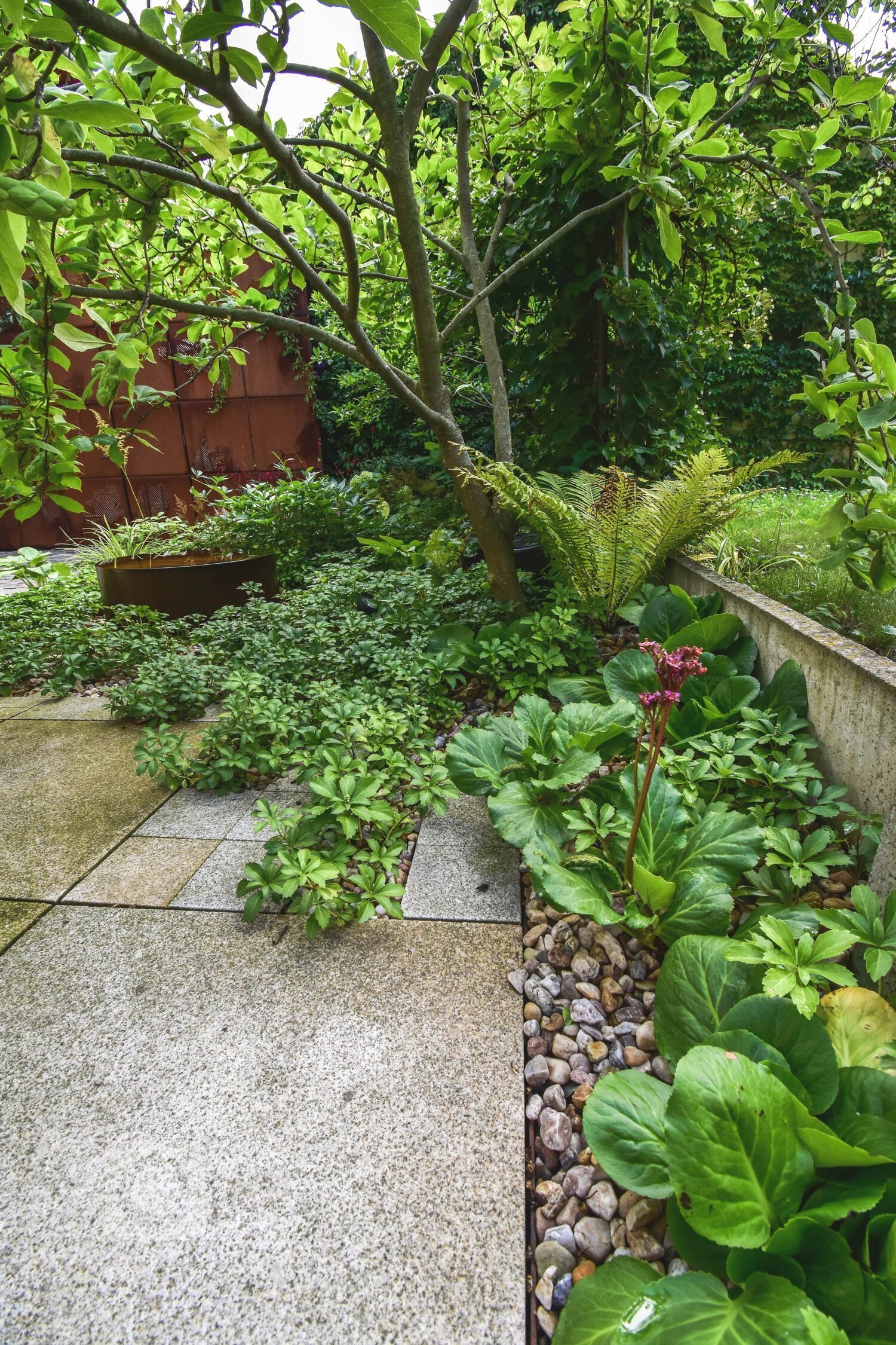 Otevíráme bránu další drobné realizace v pokojném prostředí atria kdesi v Litomyšli. Malé vnitřní atrium městského domu&nbsp;skoro v samotném centru města je…