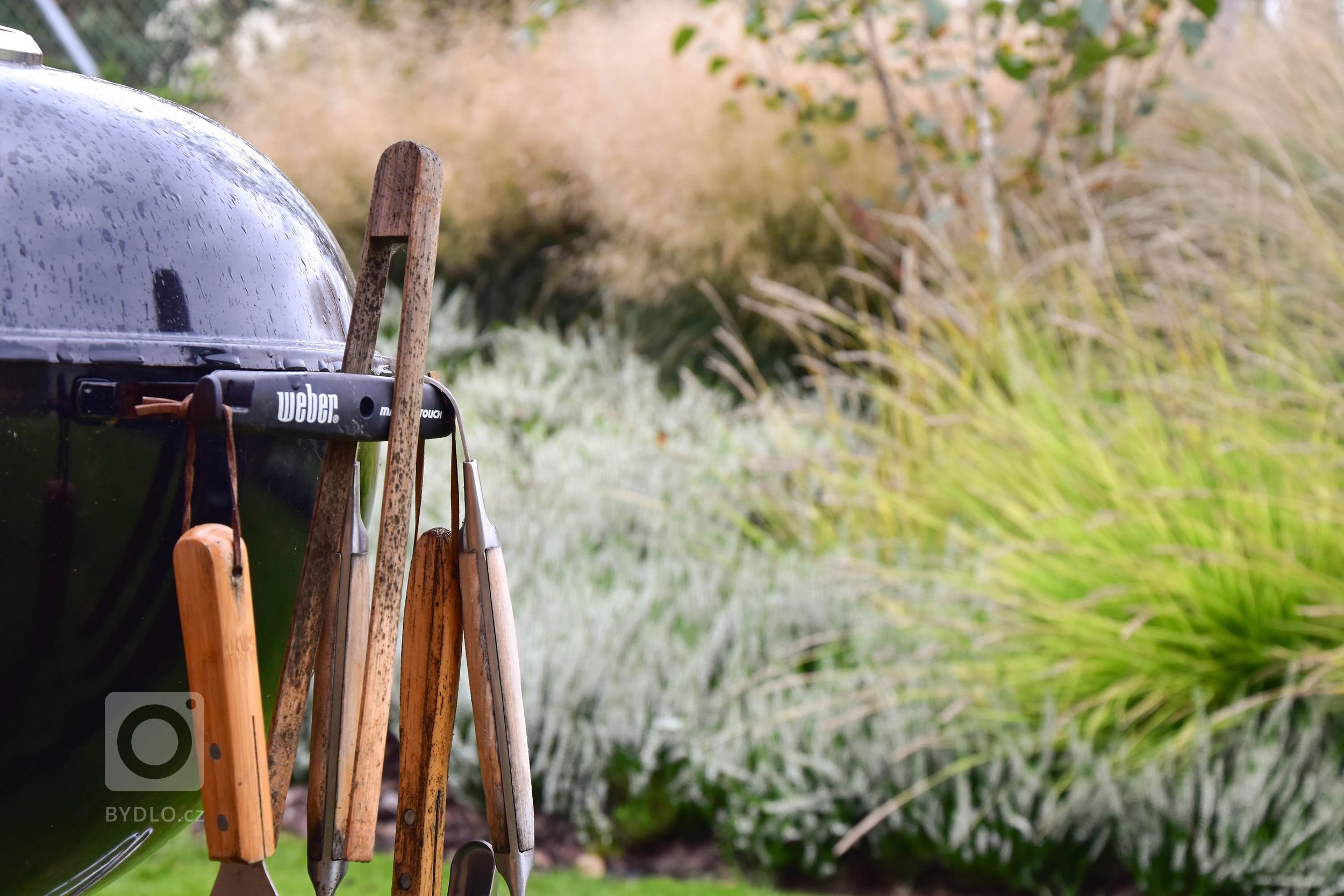 Zahradu, kterou představujeme tentokrát, jsme navrhli v těsné spolupráci s mladými architekty z atelieru Mio architects, kteří zajišťovali projekt domu.…