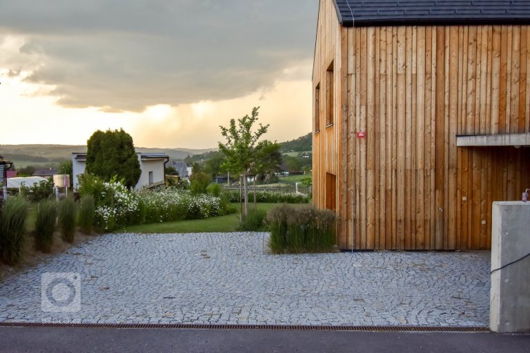 add picture to album