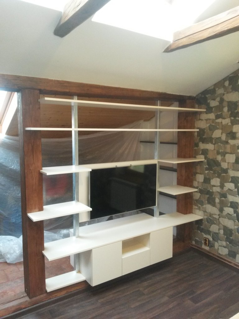 Knihovna s Tv