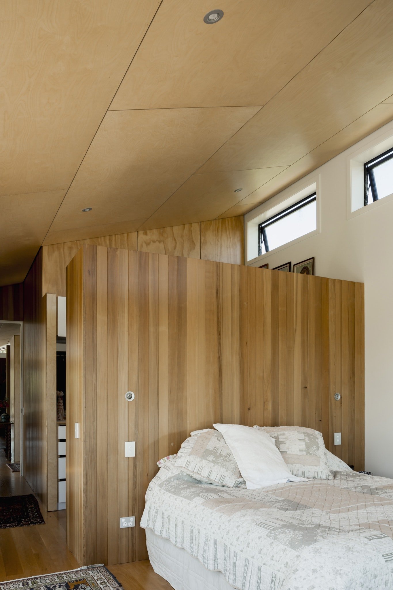 Dům z „kontejneru“ ovinutý verandami