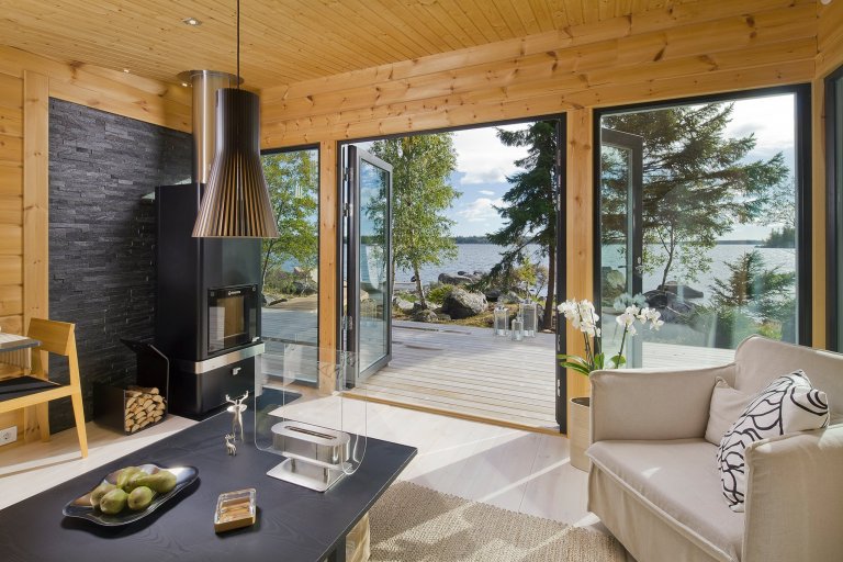 Finská sauna u jezera