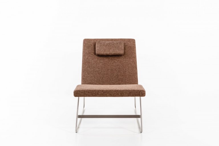 Chaise Longue Pure&nbsp;je nadčasová lenoška křehkých tvarů, v&nbsp;interiéru působí lehce a vzdušně. Její pomyslná minimalistická vlnka může přinášet pohodlí…
