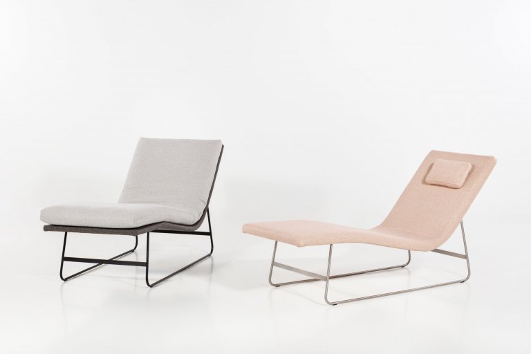 Chaise Longue Pure&nbsp;je nadčasová lenoška křehkých tvarů, v&nbsp;interiéru působí lehce a vzdušně. Její pomyslná minimalistická vlnka může přinášet pohodlí…