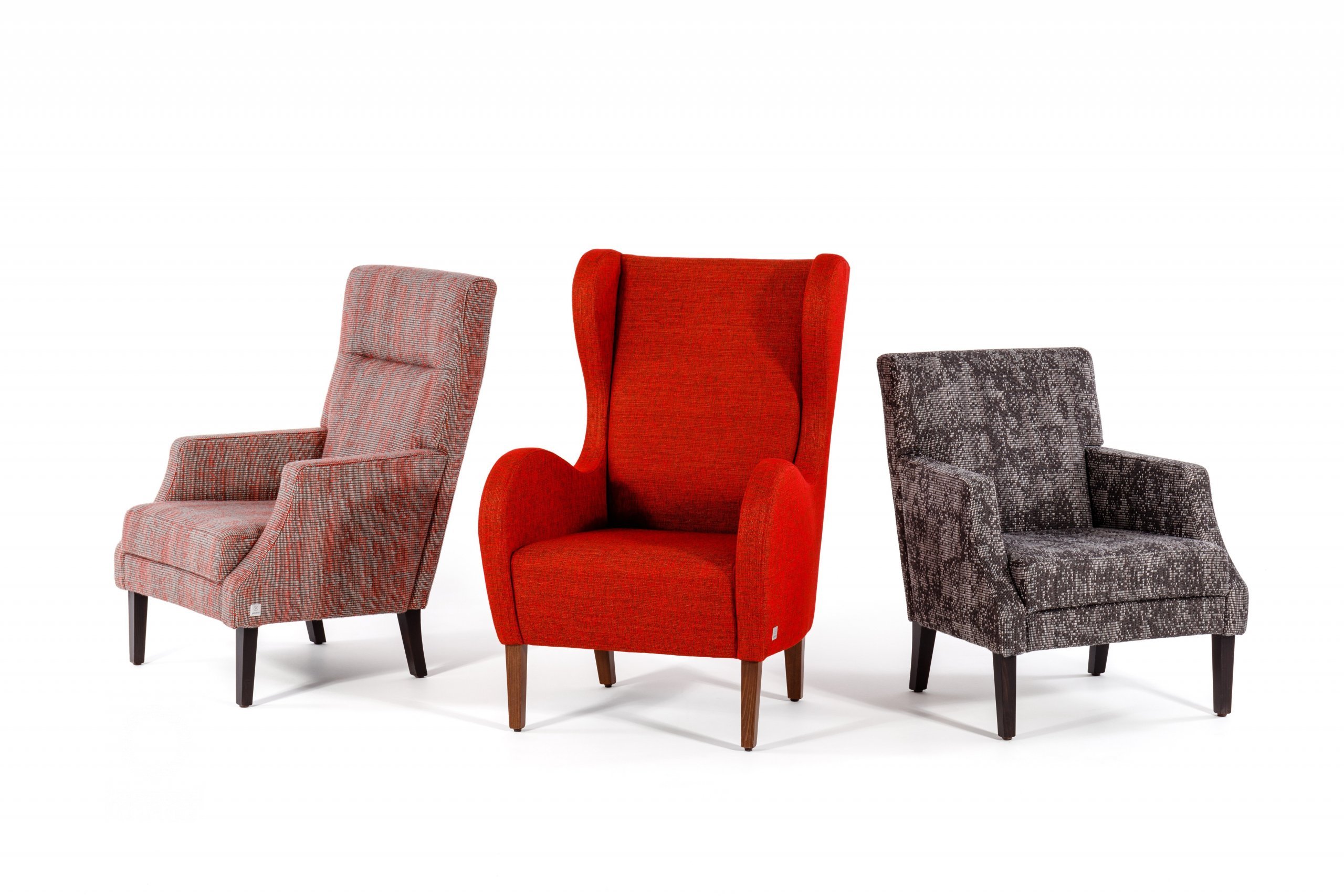 Přidanou hodnotou křesla jsou tři různé varianty jeho provedení -&nbsp;křeslo nízké, křeslo vysoké a ušák. Každé z nich lze vhodně doplnit podnožkou ve stejném…